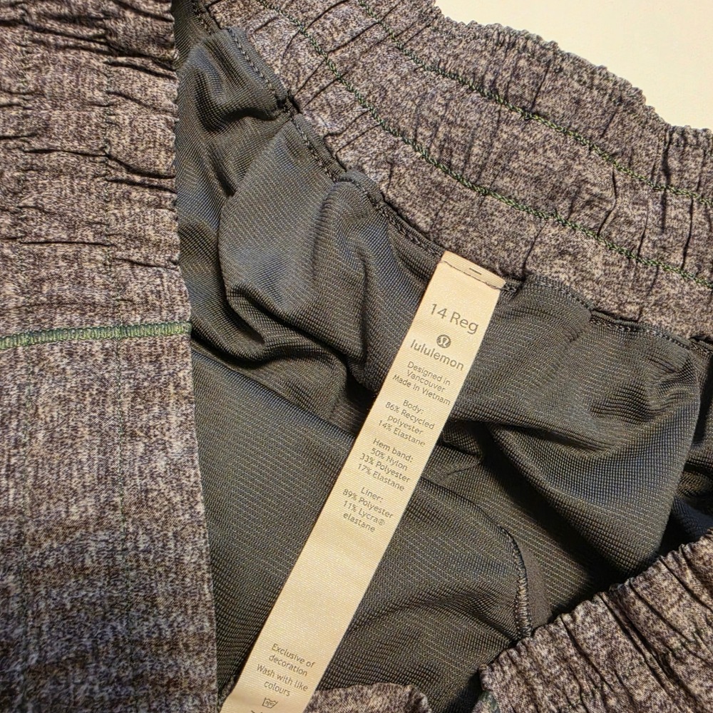 Lululemon Find Your Pace Heathered Space Dye Grey Purple Running Shorts Size 14 - Picture 5 of 8